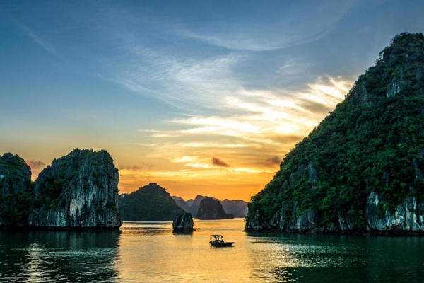 Halong Bay by Helicopter